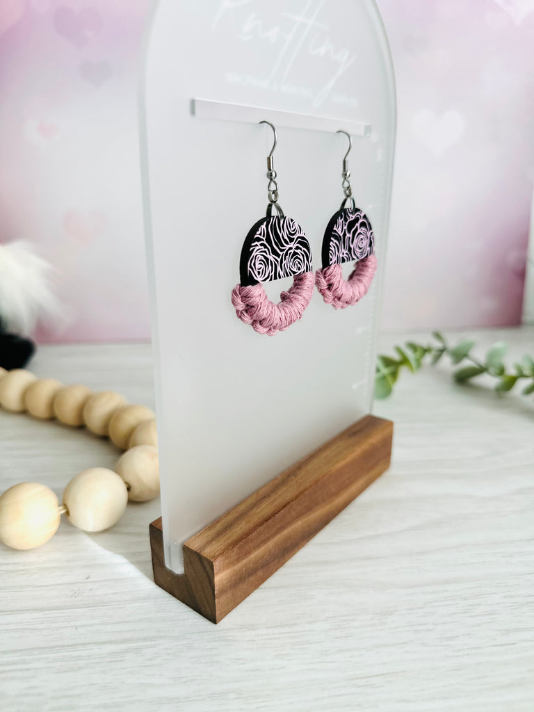 PERSONALIZED ACRYLIC EARRING DISPLAY WITH MEASUREMENTS